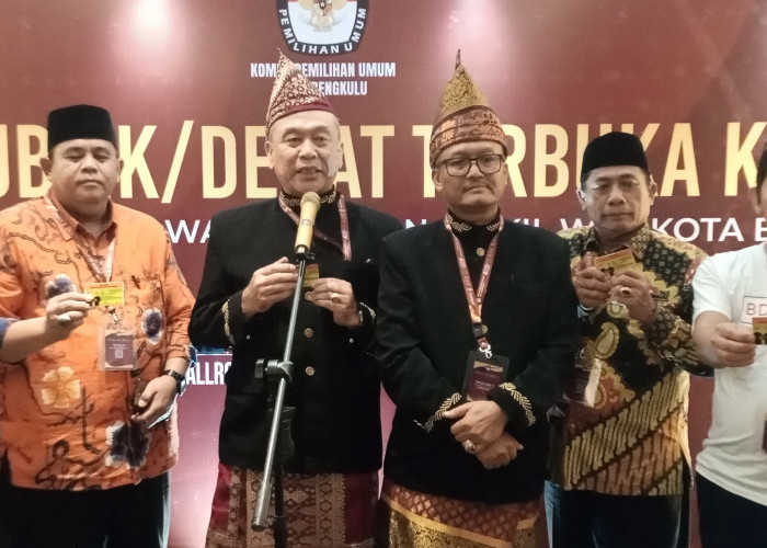 Paslon Nomor 1 Dani Hamdani-Sukatno Kenalkan Kartu DISUKA di Debat Ketiga Pilwakot Bengkulu