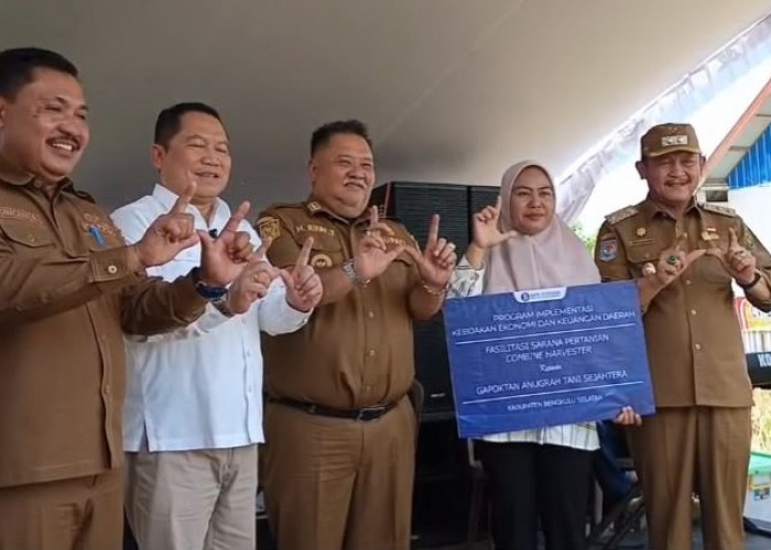 BI Bantu Combine Harvester, Bengkulu Selatan Targetkan Panen 3 Kali Setahun