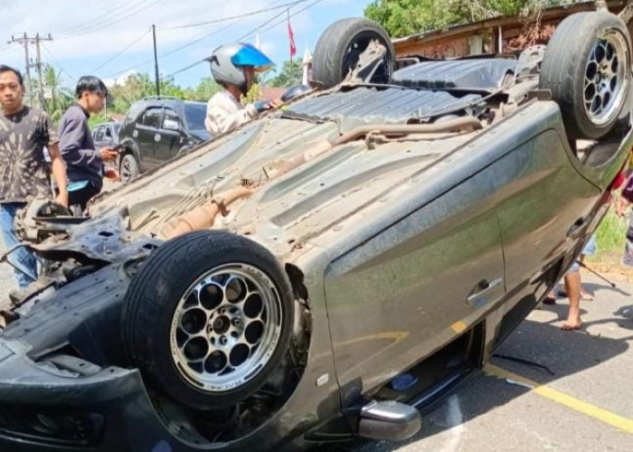 Mobil Terbalik di Jalan Lintas Bengkulu - Manna, Selain Pecah Ban Ini Penyebab Lainnya