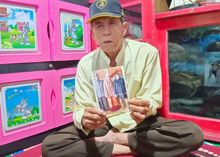 Kakek-Nenek di Kota Bengkulu Ini Mencari Keberadaan Cucu Tersayang yang Hilang 6 Hari