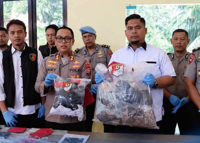 Peras Kepala Sekolah Rp15,5 Juta, 2 Oknum Mengaku Pers Digelandang Polres Mukomuko