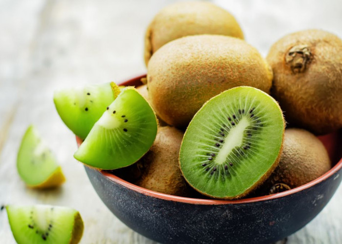 Kaya Kandungan Nutrisi, Cek  7 Manfaat Buah Kiwi Bagi Kesehatan Tubuh