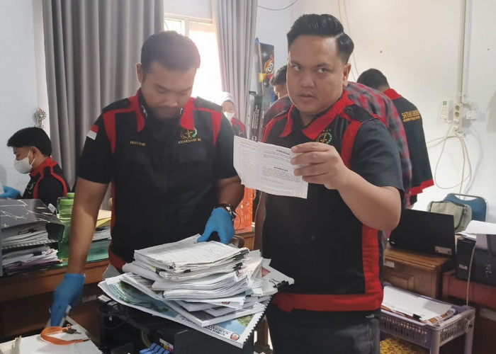 Kejari Mukomuko Geledah Kantor KPU, 5 Boks Barang Bukti Disita Terkait Dugaan Korupsi Dana Hibah Pilkada 2024