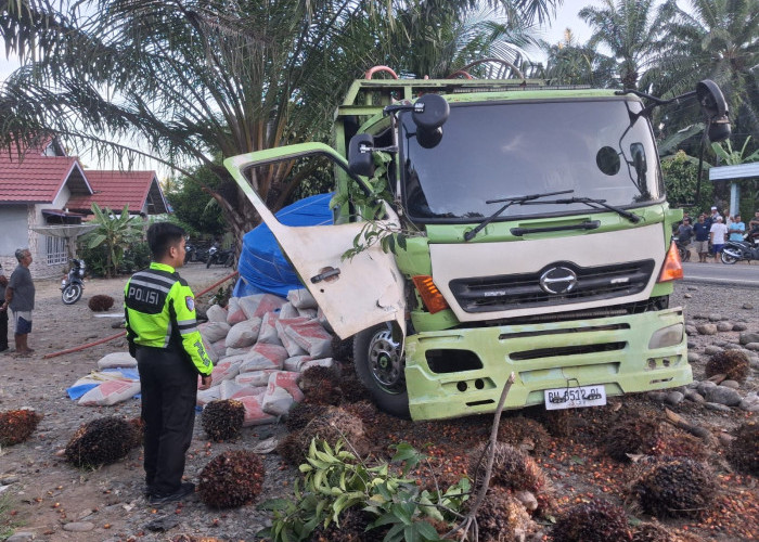 Laka Maut di Tanjakan Air Dikit Mukomuko, Ibu Selamat Namun Anak Tewas Terlindas Truk
