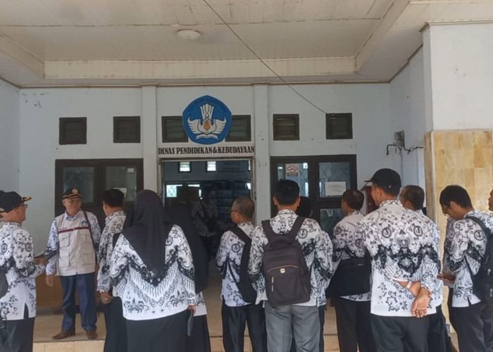 Sertifikasi Belum Dibayar 6 Bulan, Kantor Dikbud Seluma Digeruduk Guru SD dan SMP 