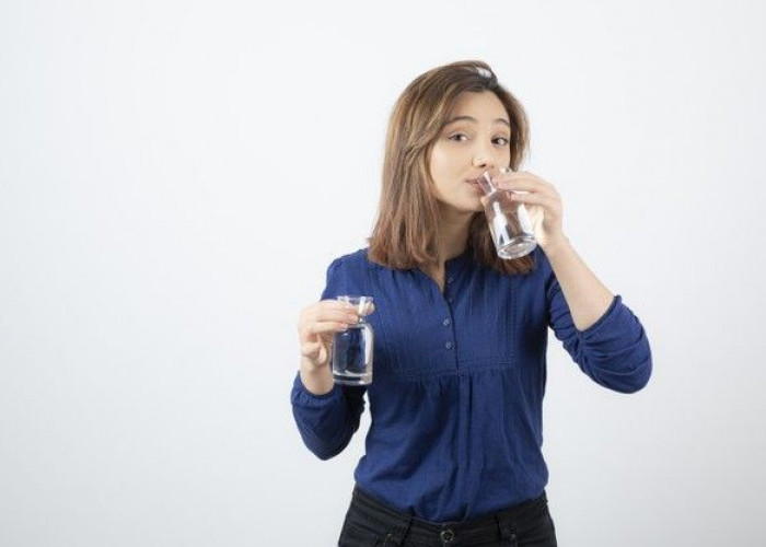 Penuhi Kebutuhan Cairan Malam Hari dengan Mengonsumsi Air Putih, Dapatkan 7 Manfaat Ini untuk Kesehatan