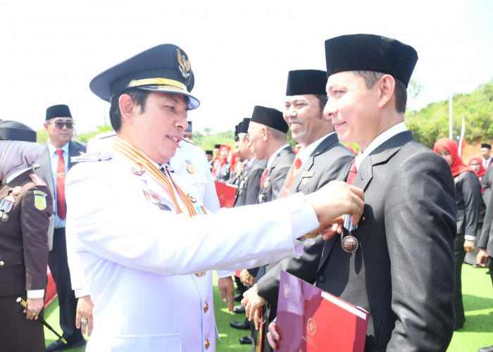 Momen HUT ke-81 RI, 148 PNS Pemkot Bengkulu Terima Tanda Kehormatan Satyalancana Karya Satya