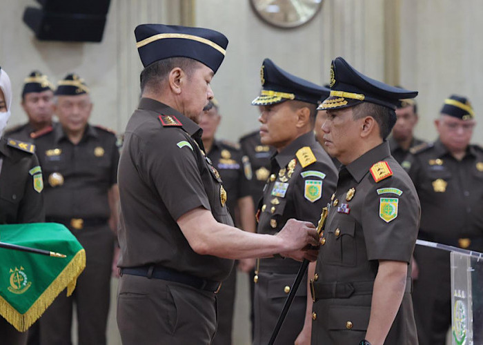 Jaksa Agung Lantik Jampidmil dan Kajati DKI Jakarta 