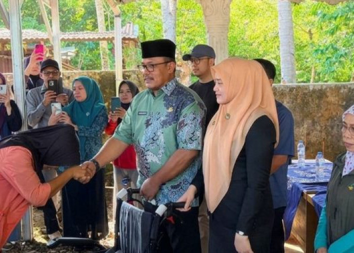 Pemkab Salurkan Bantuan Atensi untuk 136 Warga Kurang Mampu di Bengkulu Selatan