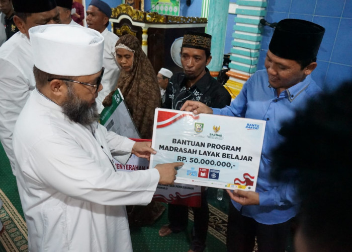Safari Ramadan di Mukomuko, Gubernur Helmi Hasan Salurkan Bantuan Masjid & Alsintan