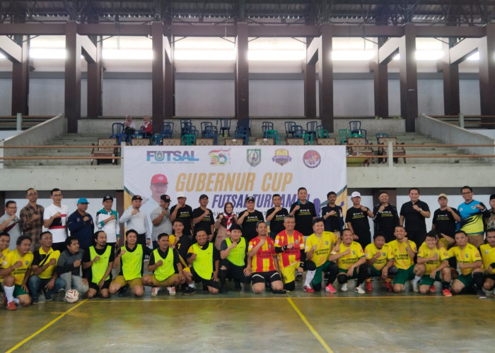 Laga Persahabatan Siwo PWI vs Pemprov Bengkulu, Buka Turnamen Futsal Gubernur Cup 2023