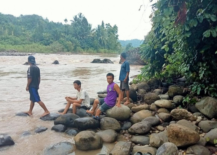 BREAKING NEWS: Mandi di Sungai, Pelajar SMP Tenggelam 