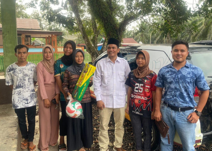 Ketua Komisi II DPRD Provinsi Bengkulu, Berikan Sarana Olahraga ke Karang Taruna Desa Karang Anyar