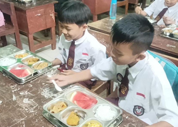 Makan Bergizi Gratis Akan Dilaksanakan Bertahap di 100 SD dan 25 SMP Kota Bengkulu