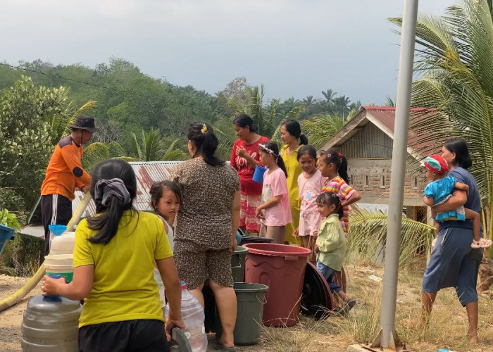 4 Bulan Kemarau, BPBD Bengkulu Selatan Salurkan Air Bersih ke Desa Telago Dalam dan Cinto Mandi