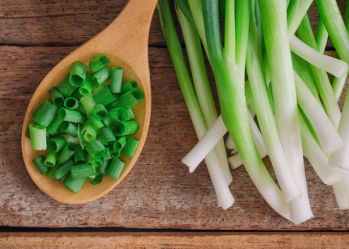 Raih Kecantikan Kulit Secara Alami dengan Gunakan Daun Bawang, Cek Manfaatnya!