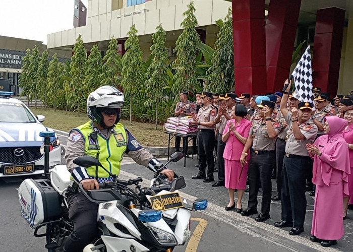 4 Truk Bantuan Kemanusiaan Polda Bengkulu Berangkat Menuju NTT
