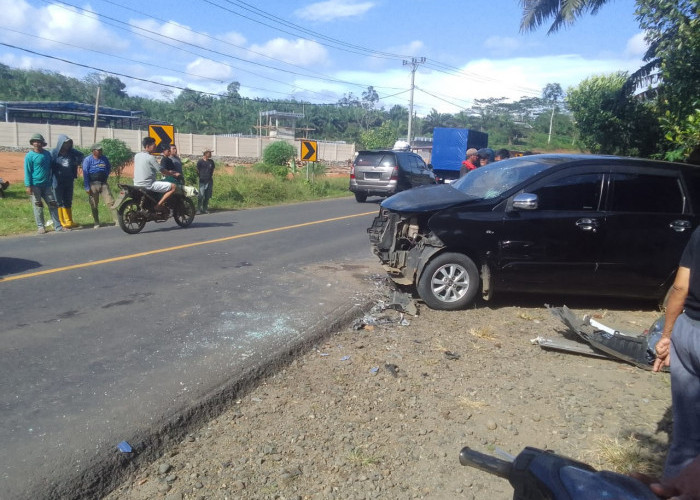 Kecelakaan Melibatkan 2 Minibus dan 1 Ambulans di Seluma, 6 Orang Luka-luka