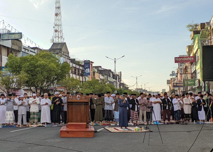 Gema Takbir di 14 Titik, Ribuan Warga Muhammadiyah Kota Bengkulu Rayakan Idulfitri dengan Khidmat