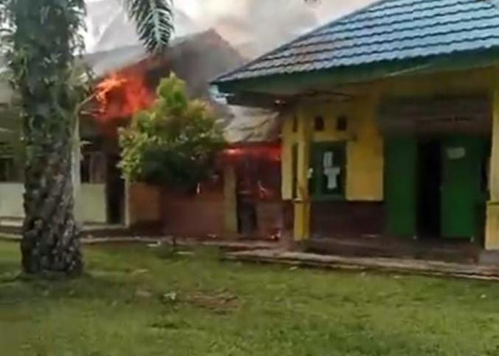 Gedung SDN 107 Kaur Terbakar Saat Hari Pencoblosan