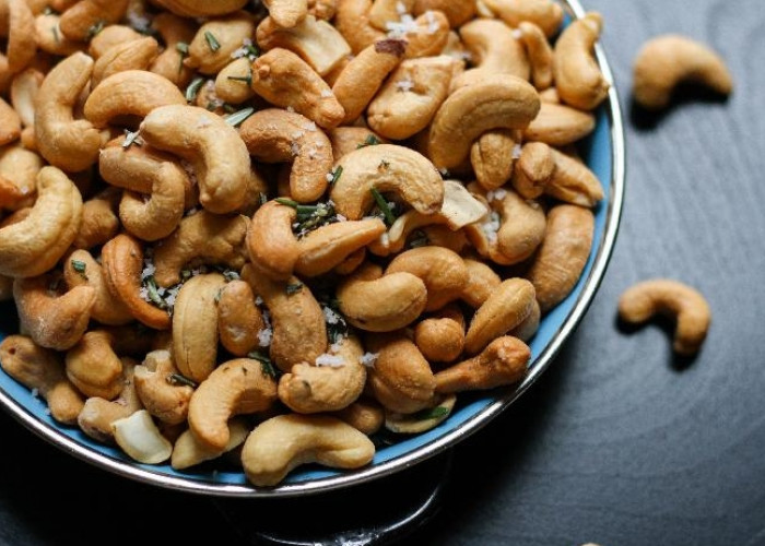 Enak Tapi Bikin Heartburn, Ini Efek Samping Konsumsi Kacang Mete Berlebihan 