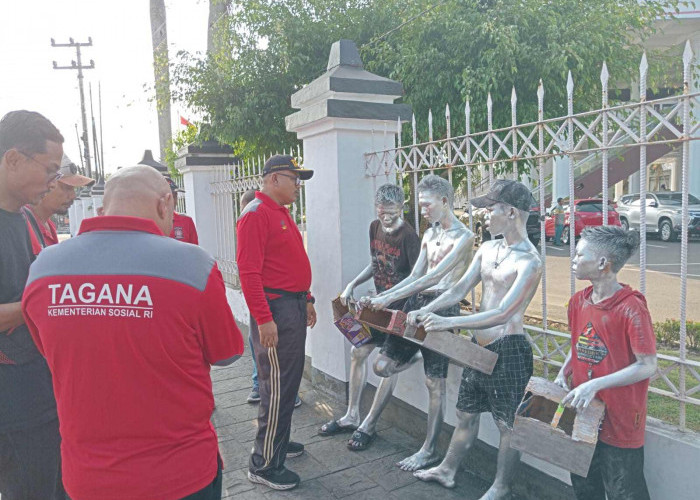 Kembali Bermunculan, Dinsos Tertibkan Manusia Silver di Jalanan Kota Bengkulu
