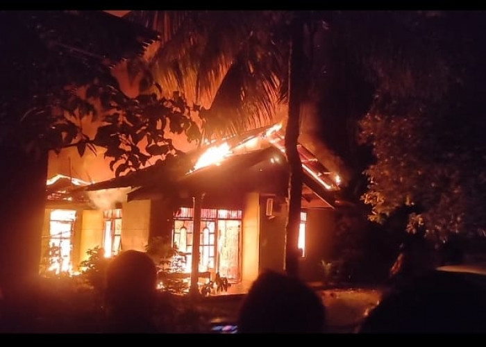 Api Hanguskan Satu Unit Rumah di Kelurahan Lingkar Timur 