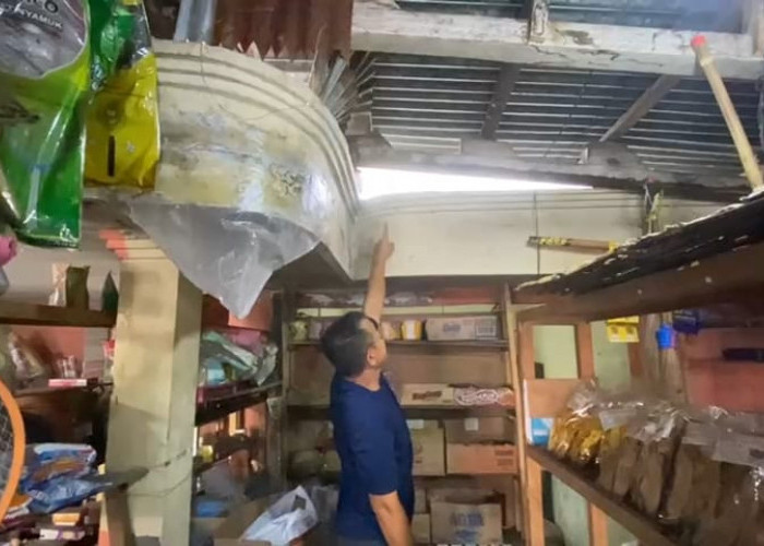 Niat Hati Ingin Mencuri, Pemuda di Kepahiang Terjepit di Plafon Berjam-jam Hingga Dibantu Pemilik Toko Manisan