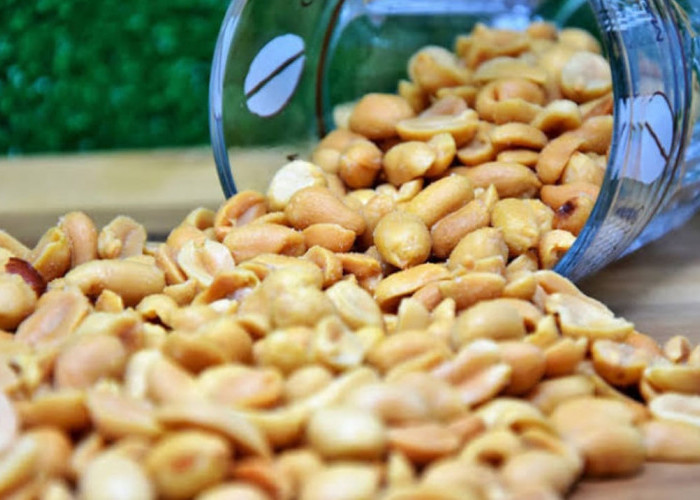 4 Cara Mudah Agar Kacang Bawang Tetap Renyah, Anti Melempem!