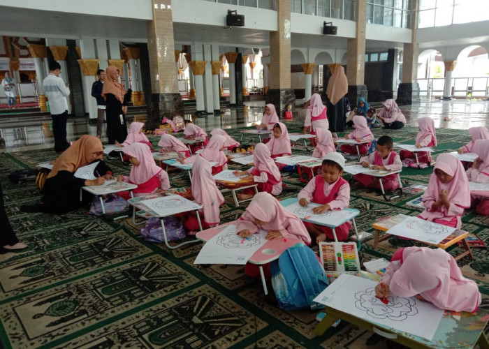 BSI Gelar Lomba Mewarnai Kaligrafi Tingkat TK di Islamic Center Masjid Raya Baitul Izzah