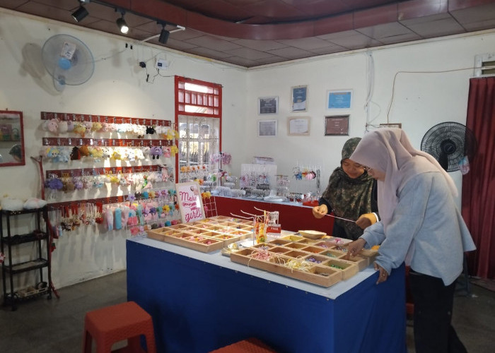 Toko Karya Kita di Kampung Bali Kota Bengkulu, Surga Belanja Pecinta K-Pop dan Aksesoris Estetik