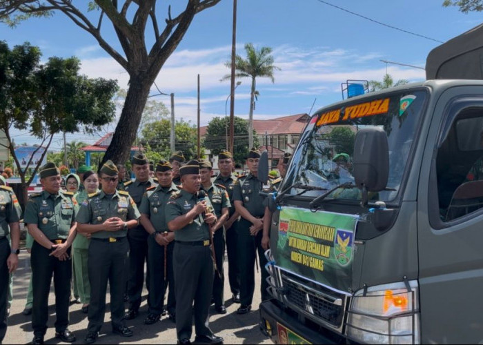 Korem 041/Gamas Kirim 4 Truk Bantuan bagi Korban Bencana di Sumatra Barat