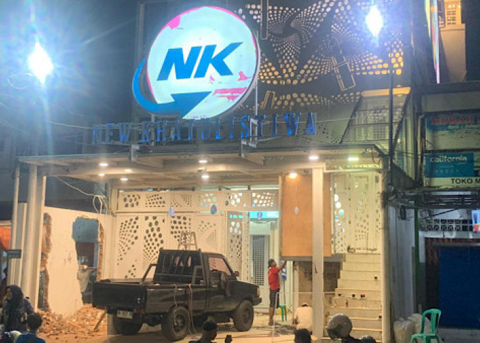 Taati Aturan, Manajemen New Khatulistiwa Bongkar Mandiri Bangunan yang Langgar GSB