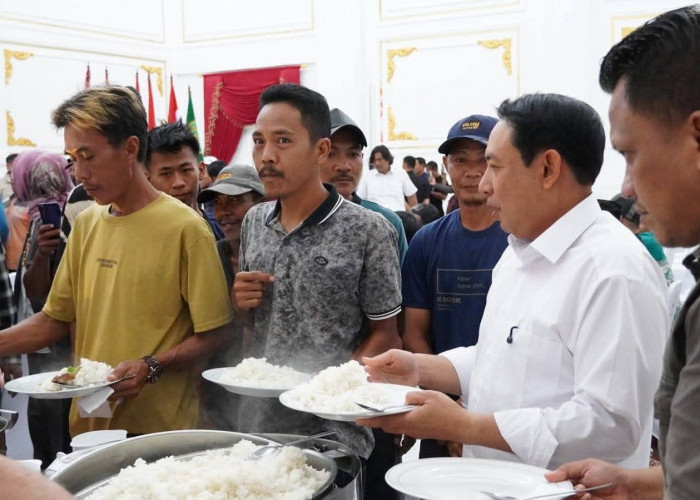 Walikota Bengkulu Makan Siang Bersama Sopir Sampah, Bahas TPA Air Sebakul