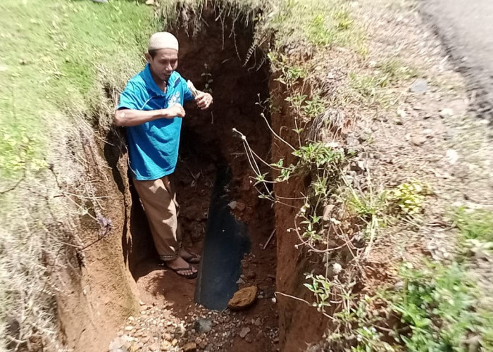 Lubang Bekas Galian Pipa PDAM Dibiarkan 'Terbuka' Warga Pekan Sabtu: Bisa Membahayakan