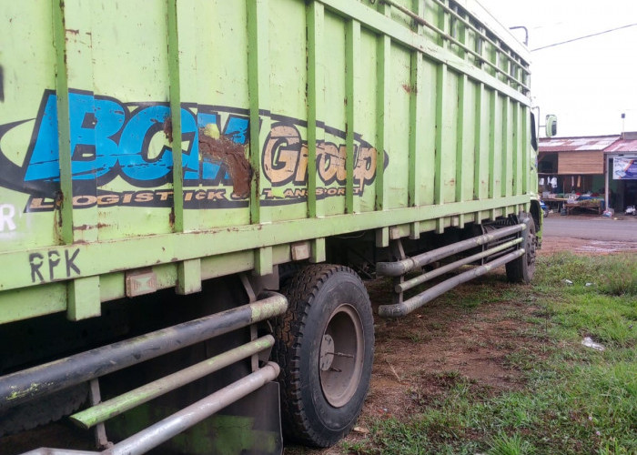 Parkir di Pinggir Jalan, AS Roda Truk Warga Bumi Ayu Digasak Maling 