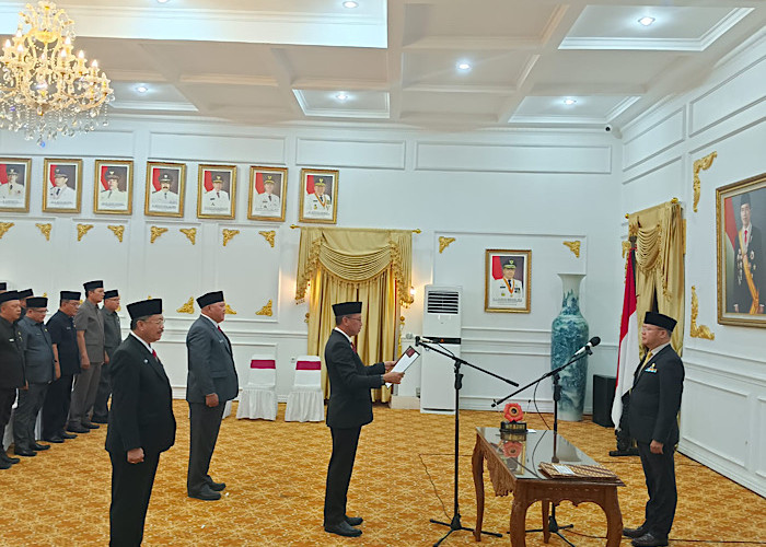 Gubernur Rohidin Lantik Nandar Munadi Jadi Penjabat Sekda Provinsi Bengkulu 