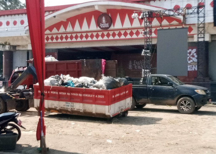 Festival Tabut Padat Pengunjung, DLH Kota Bengkulu Angkut 6 Ton Sampah Setiap Hari