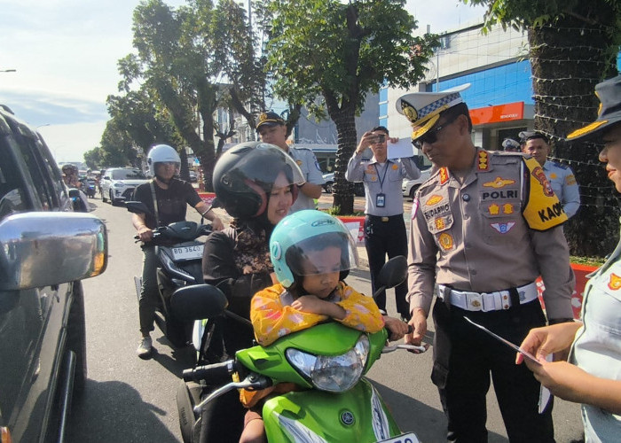 Ops Keselamatan Nala 2026, Ditlantas Polda Bengkulu Turun ke Jalan Bagikan Ratusan Stiker dan Brosur