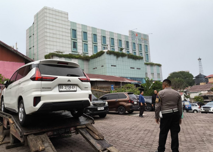Mobil Xpander Terparkir 12 Hari di RS Tiara Sella, Diduga Pakai Plat Nomor Palsu