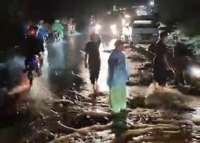 Dampak Banjir, Ruas Jalan Lintas Provinsi Bengkulu di Kepahiang Macet hingga 5 Km