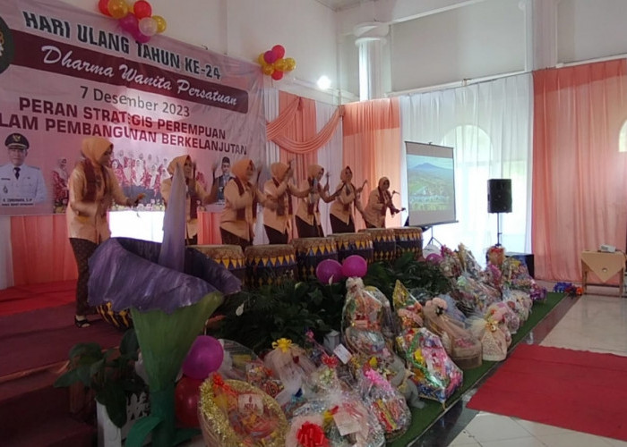 HUT DWP ke-24, Ibu-ibu Dharma Wanita Unjuk Gigi di Depan Bupati Kepahiang