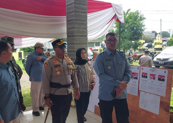 Forkopimda Bengkulu Tengah Tinjau 4 TPS dan Layanan Kesehatan, Pastikan Pilkada Berjalan Lancar