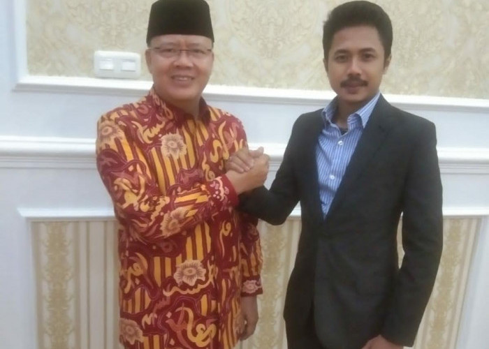 Gubernur dan Dinno Budi Laksono Persembahkan Karya Buku Untuk Rakyat Bengkulu
