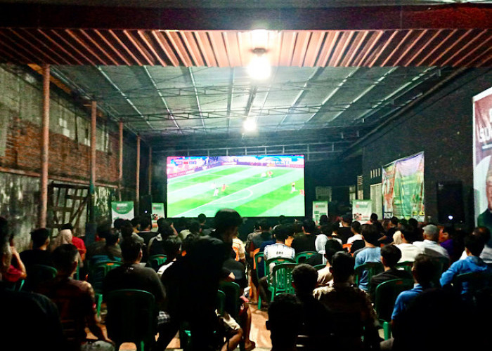 Masyarakat Padati Nobar Laga Indonesia vs China di Posko DISUKA