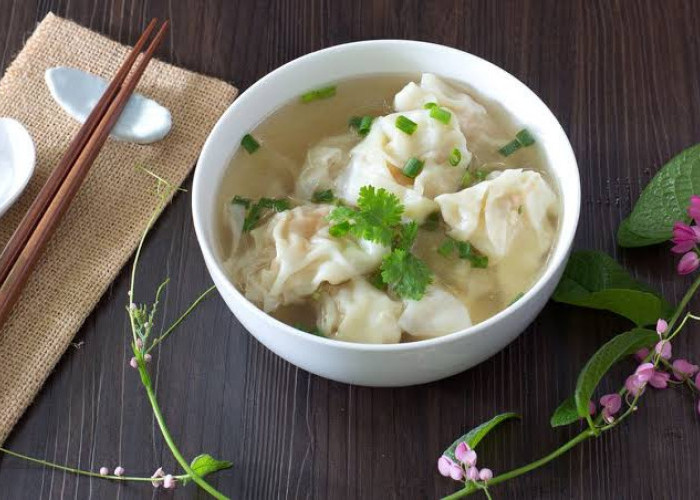 Resep Sup Pangsit Ayam Rebus: Kuah Beningnya Segar, Isian Ayamnya Juicy!