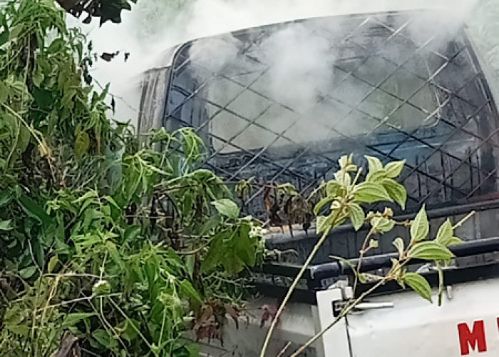 Mobil Pickup Terbakar di Rejang Lebong saat Menanjak, Sopir Melompat Selamatkan Diri