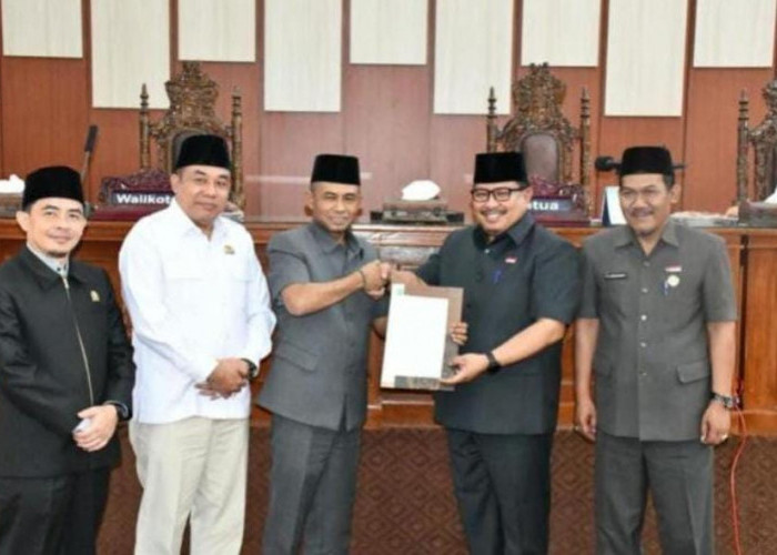 DPRD Kota Bengkulu Serahkan Rekomendasi LKPJ 2023 Kepada Walikota