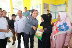 Panitia Natal Oikoumene Bengkulu Bagikan 500 Paket Sembako untuk Warga di Benteng dan Seluma