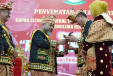Pangkopassus Letjen TNI Djon Afriandi Dapat Gelar Kehormatan Panglima Raja Dalam Adat Bengkulu 